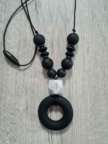 Black teething necklace - black,